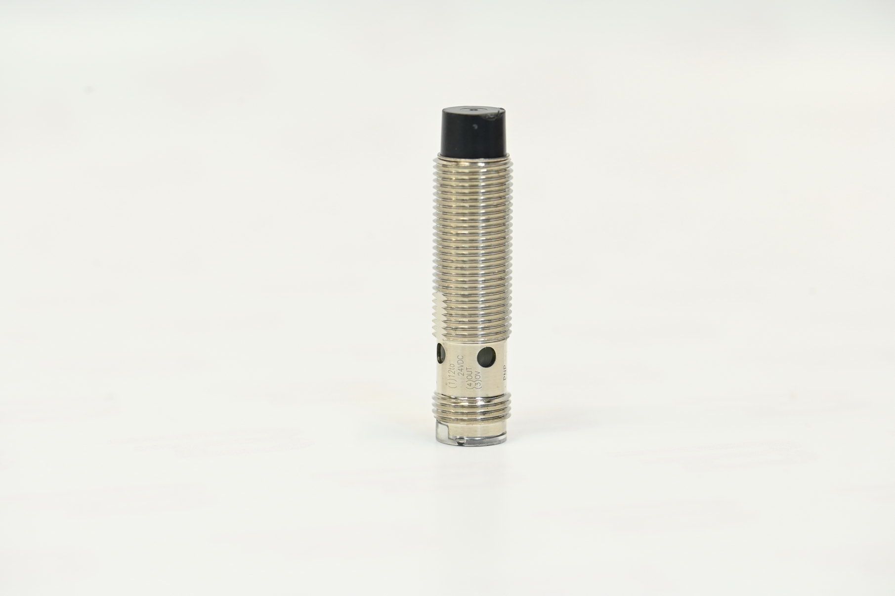 Omron E2A-M12KN08-M1-B1 