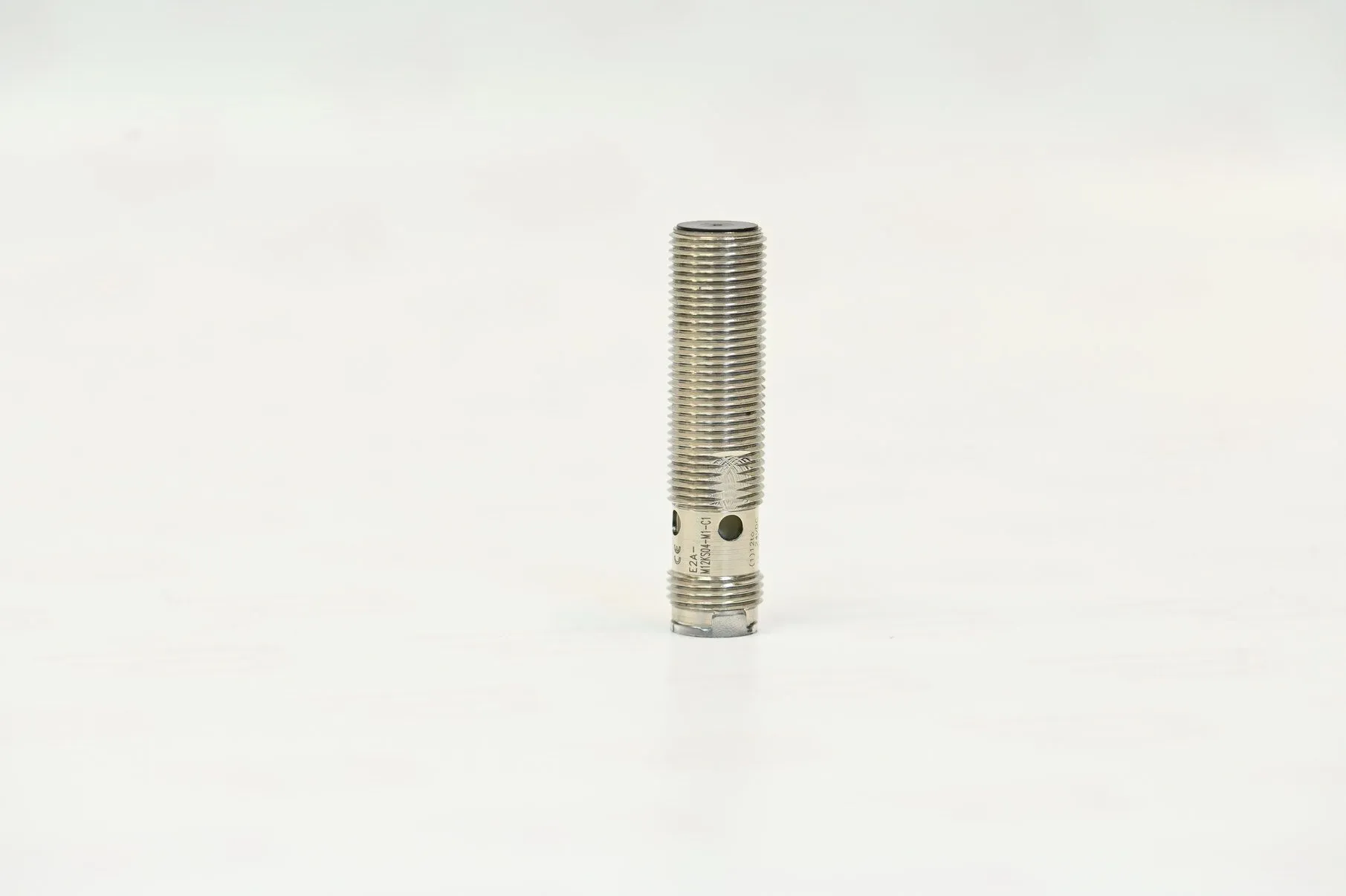 Omron E2A-M12KS04-M1-C1 